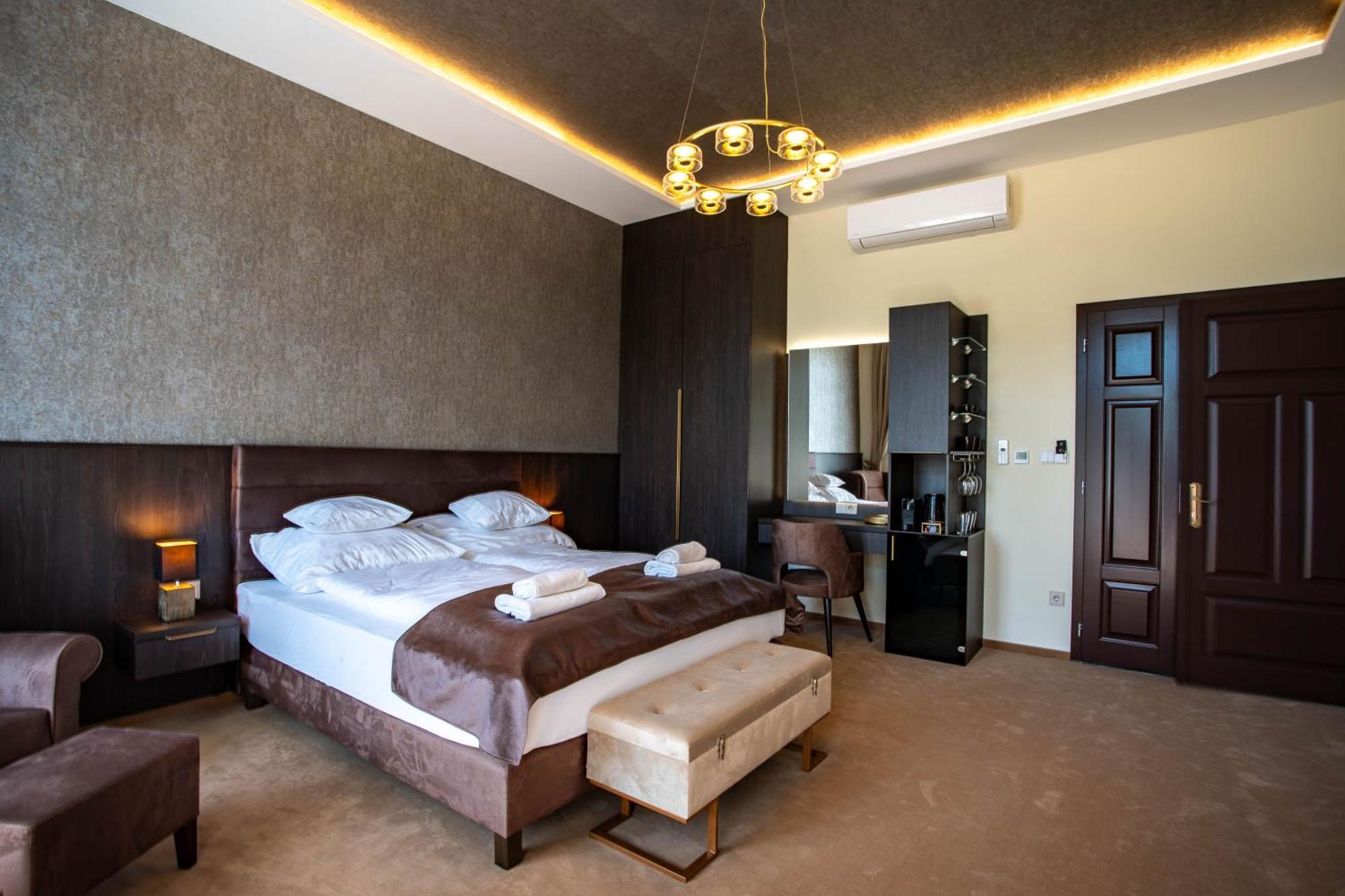 Voeroesko Villa -Elnoeki Szauna Es Jakuzzi Hasznalattal Balatonalmádi المظهر الخارجي الصورة